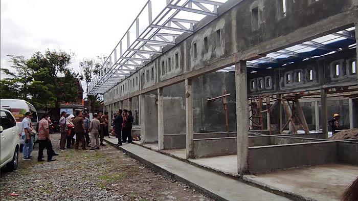 pembangunan-kios-pedagang-Mastrip-di-kawasan-Pasar-Dimoro.jpg