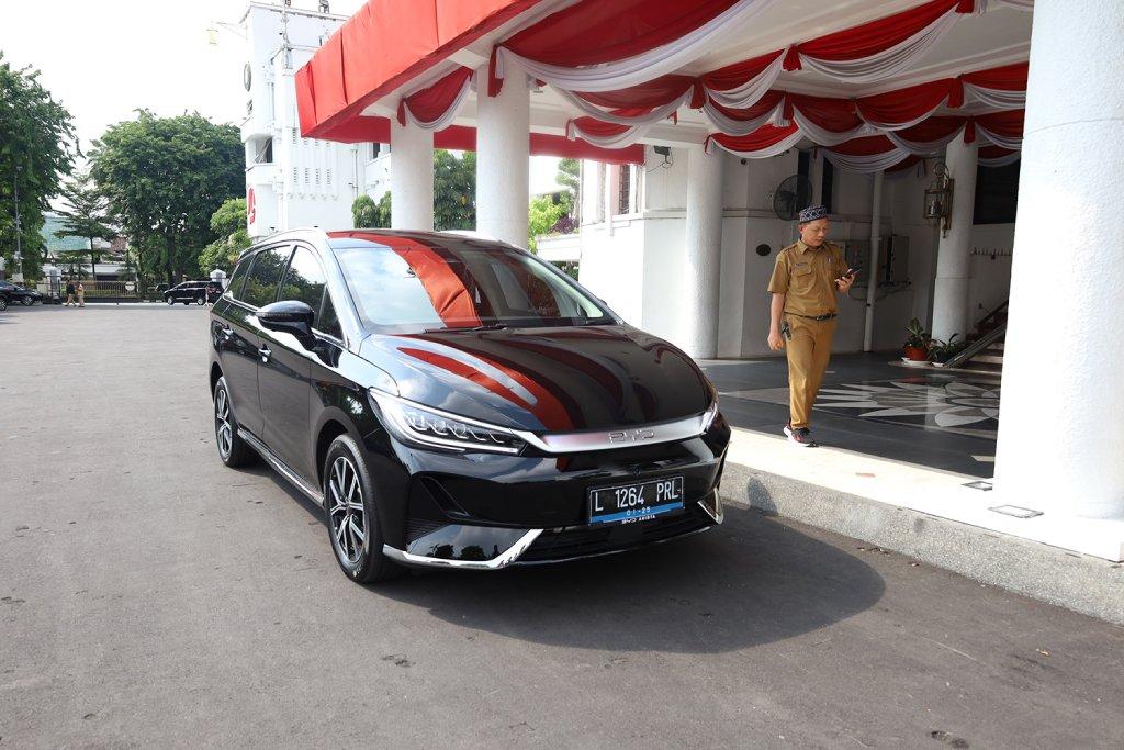 pemkot-sby-tambah-mobil-listrik.jpg