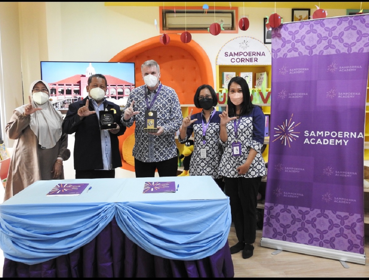 penandatanganan-kerjasama-sinergis-antara-sampoerna-academy.jpg