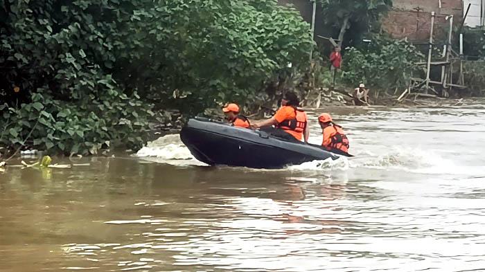 pencarian-ibu-di-Gresik-Jatim-yang-terjun-ke-Sungai-Kalimas.jpg