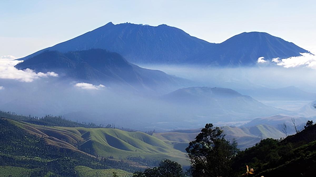 Libur Panjang Pendaki Gunung Raung Membludak, Ada yang Datang dari Papua hingga Eropa - Surya.co.id