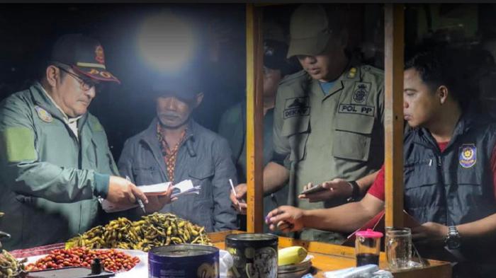 Di Kota Batu, Petugas Gabungan Tertibkan PKL dan Tempat Hiburan Selama Ramadan 2024