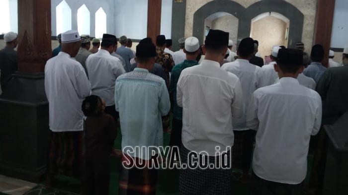 penetapan-Ramadan-lebih-awal-sehingga-perayaan-Idul-Fitri-mereka-juga-lebih-dulu.jpg