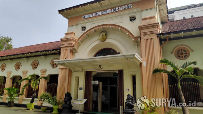 BREAKING NEWS: Hakim PN Surabaya dan Panitera Pengganti Terjaring OTT KPK