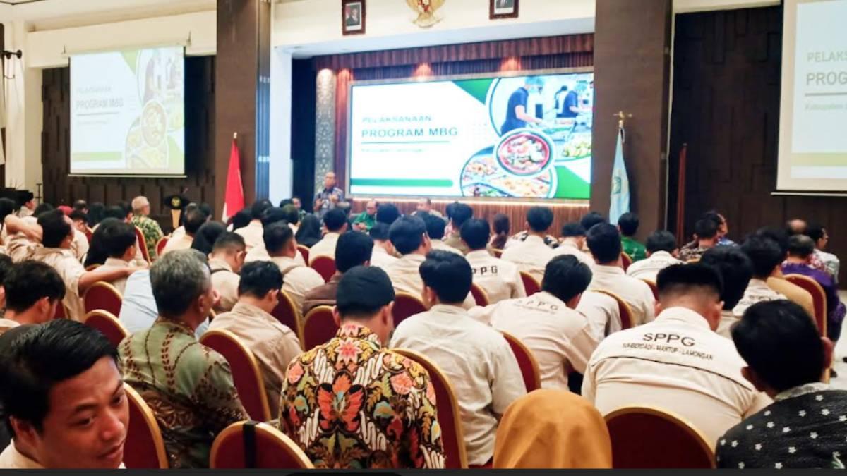 pengaduan-MBG-oleh-masyarakat-karena-makannya-yang-tak-layak-konsumsi.jpg