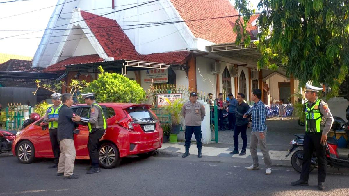 Polisi Jaga Ketat Perayaan Kenaikan Yesus Kristus di Lamongan
