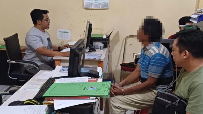 Disambut 'Hangat' Begitu Turun Bus di Situbondo, Pengedar 4,52 Gram Sabu Langsung Diantar ke Tahanan