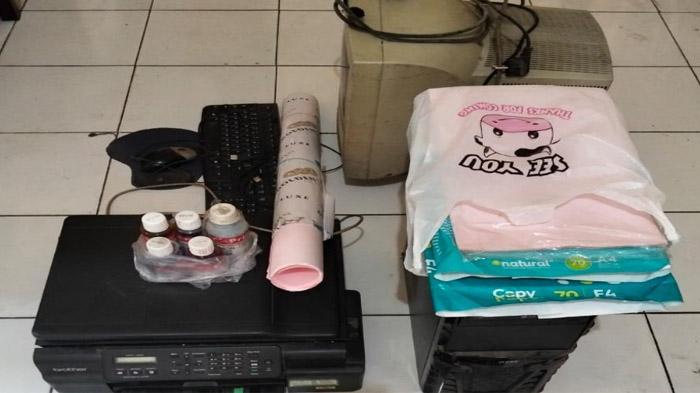 Warga Blitar Ini Hasilkan Uang Bermodal Komputer, Meski Ditangkap Karena Uangnya Palsu