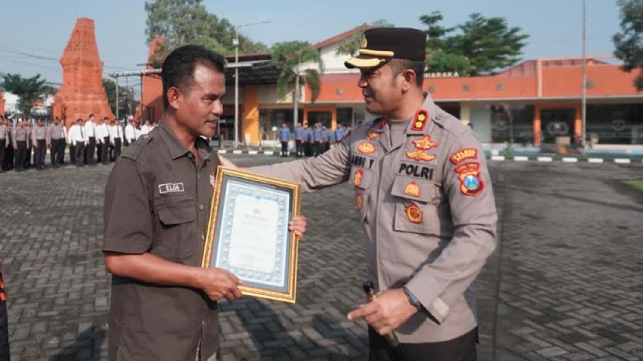penghargaan-Kapolres-Mojokerto-AKBP-Andi-Yudha-Pranata.jpg
