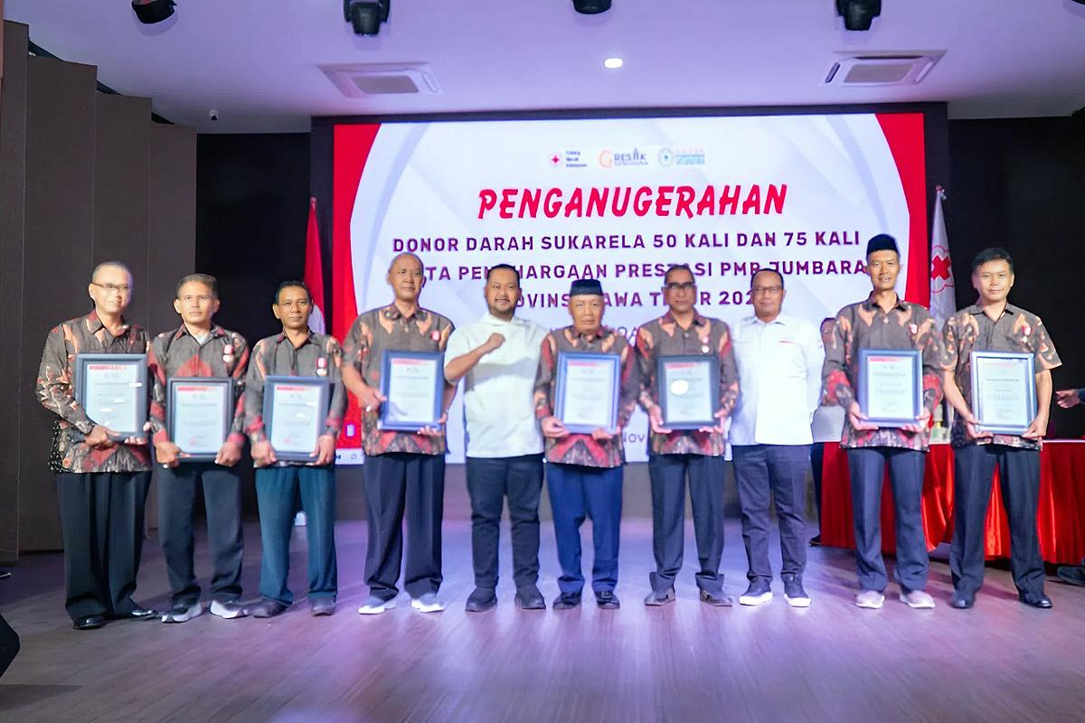 penghargaan-kepada-para-pendonor-di-Gresik-Jatim.jpg