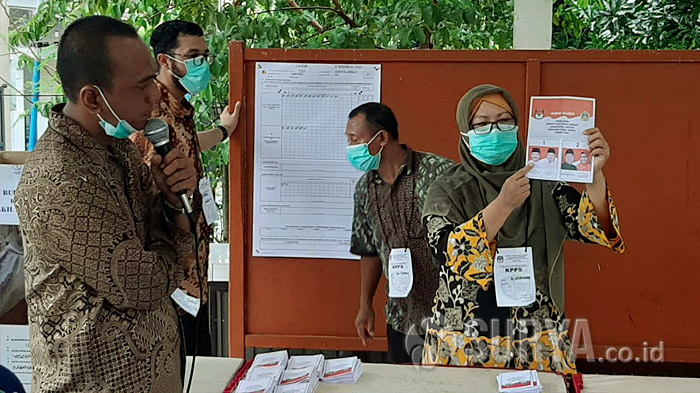 penghitungan-suara-di-tps-10-desa-yosowilangun-kecamatan-manyar-gresik.jpg