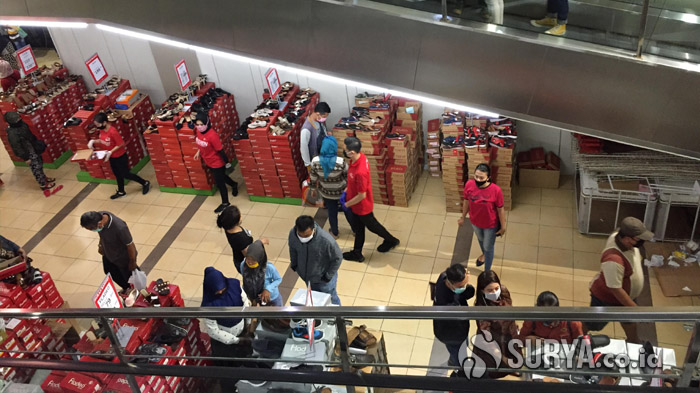 Pengunjung Mal di Kota Surabaya Semakin Ramai, Sehari Menjelang Lebaran di Tengah Pandemi Covid-19
