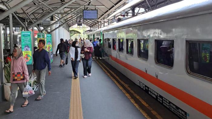 penumpang-naik-dan-turun-sepanjang-1518-Agustus-2025.jpg