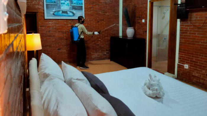 penyemprotan-disinfektan-hotel-jambuluwuk-resort-batu.jpg
