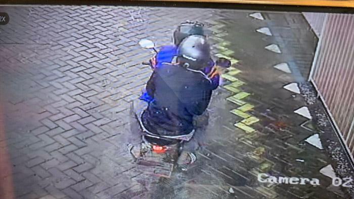 WASPADA Rampok Menyaru Tamu, 2 Pria Kuras Perhiasan dan Uang Usai Sekap Pemilik Rumah di Gresik