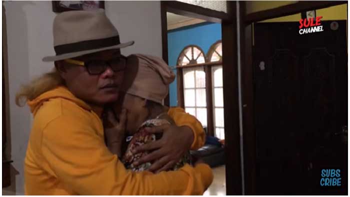 Intip Momen Perayaan Ulang Tahun Ibunda Sule, Sederhana Tapi Sampai Bikin Nangis