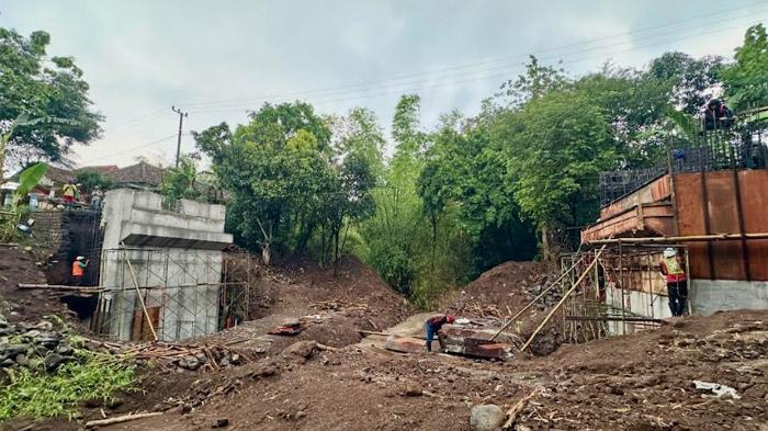 Diawasi Kejari Pasuruan, Percepatan Perbaikan Jembatan Karangjati Siasati Jam Kerja Saat Penghujan