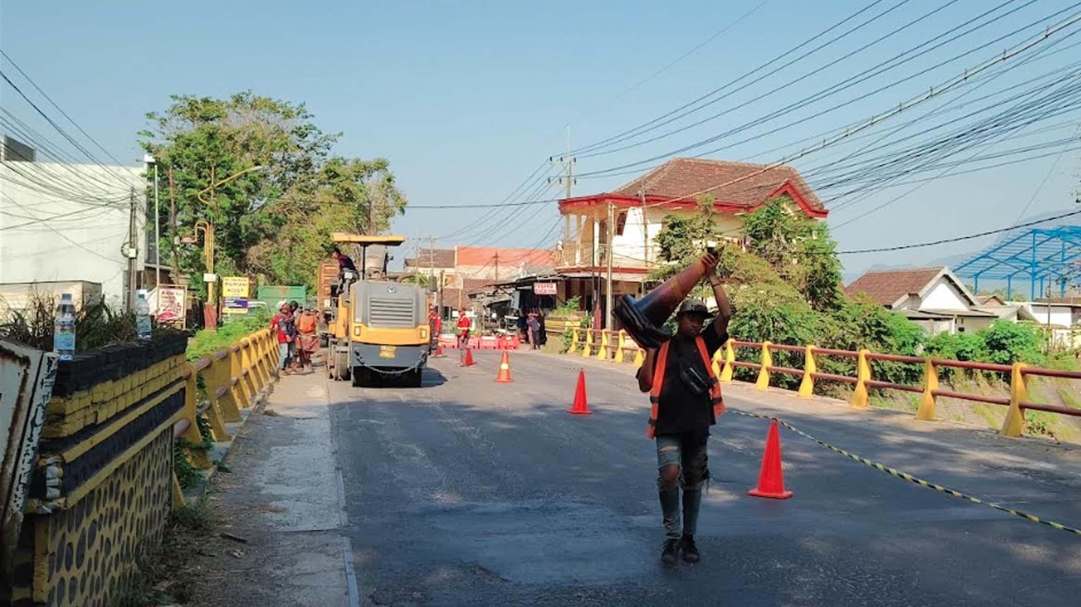 Hindari Jalan Nasional Mojosari-Pasuruan, Ditutup Total Ada Perbaikan Jembatan Warutunggal Pungging