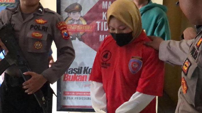 perempuan-muda-pembunuh-ibu-ibu-di-Sampang.jpg