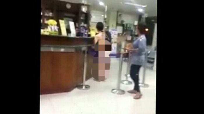 Perempuan Nyaris Bugil yang Belanja di Apotik Itu Stres Gara-gara Ditinggal Kawin Pacarnya?