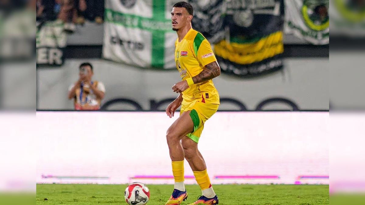 permain-persebaya-surabaya-Gustavo-Fernandes-1222026.jpg