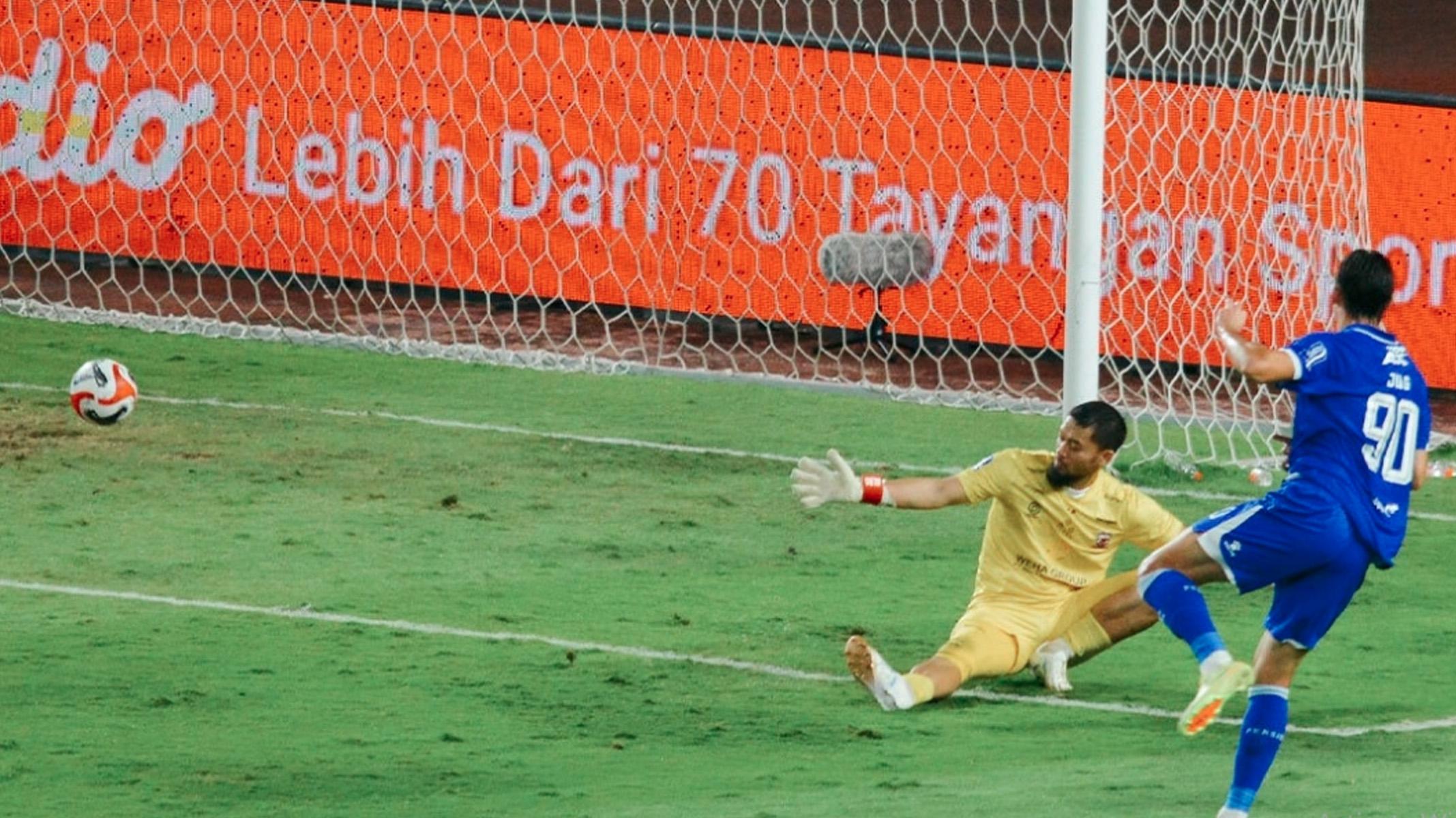 persib-v-madura-U.jpg