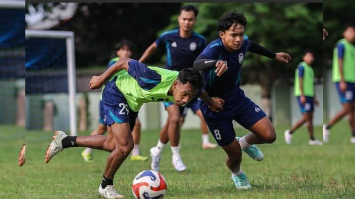 persiba-bantul-vs-Perseden-Denpasar-di-Lapangan-Thor-Surabaya-Jumat-12122025-malam.jpg