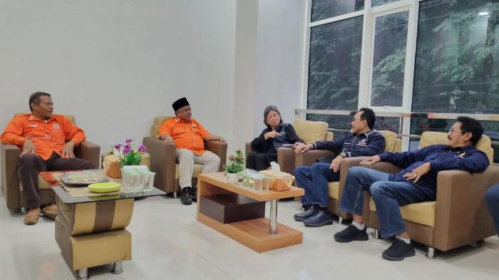 pertemuan-pegurus-DPW-NasDem-Jatim-dengan-PKS-Jatim.jpg