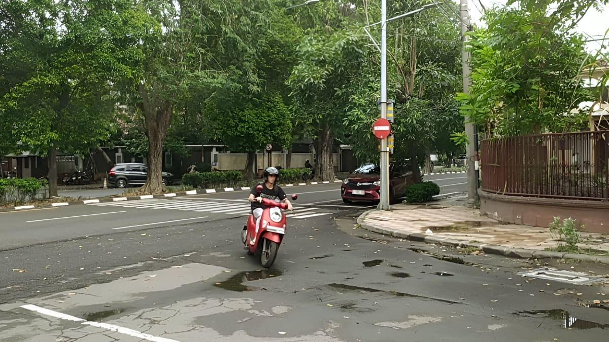 pertigaan-Jalan-Kusuma-Bangsa-dan-Jalan-Pandan-TKP-begal-di-Surabaya.jpg
