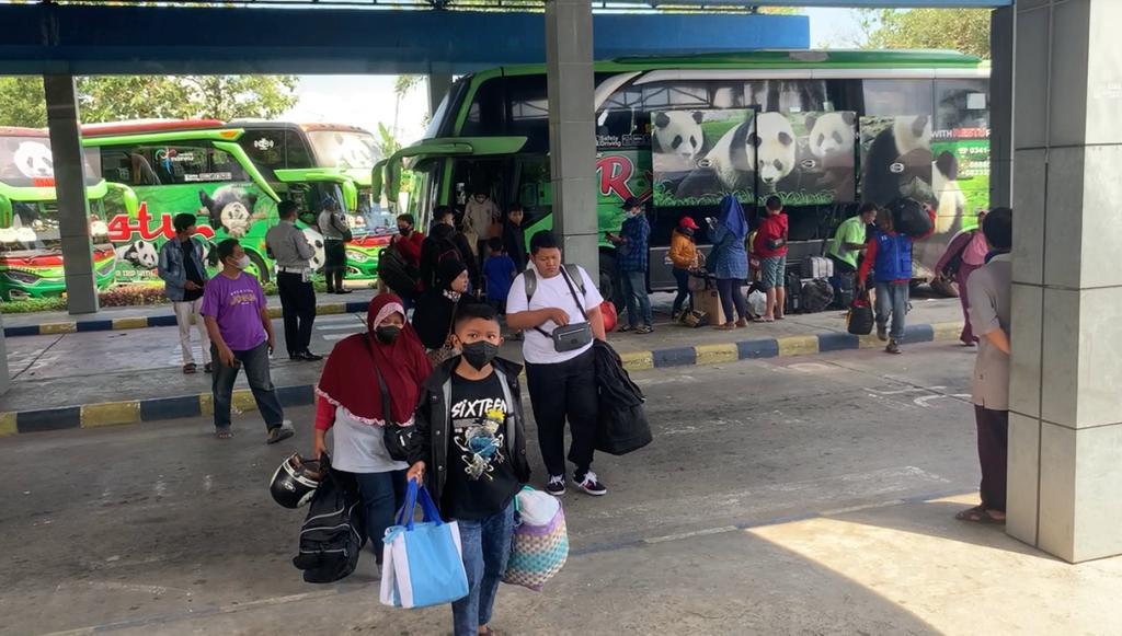 peserta-mudik-gratis-di-terminal-seloaji-ponorogo.jpg