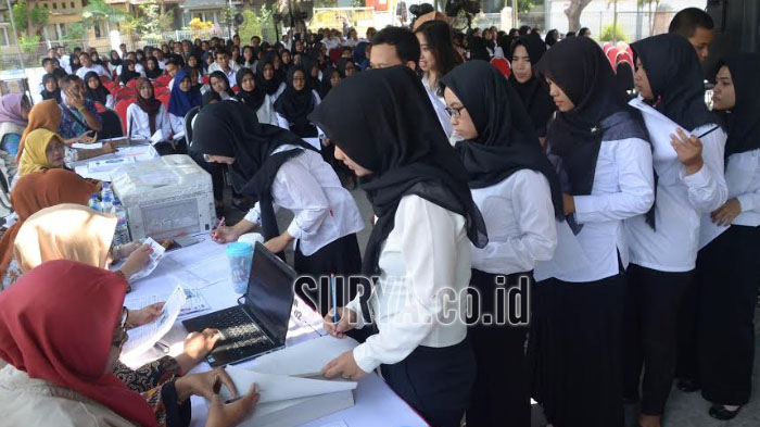 peserta-saat-bersiap-mengikuti-ujian-menggunakan-cat-cpns-pemprov-jatim.jpg