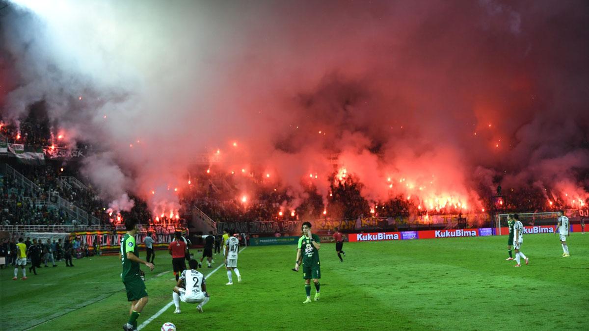 Pemain Persebaya Minta Bonek Tak Nyalakan Flare di GBT Saat Lawan Persik
