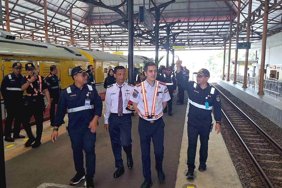Jalan Pusat Kota Mojokerto Ditutup 4 Hari, Ada Perbaikan Rel Kereta Api di Jalan Pahlawan