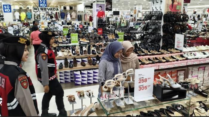 Polisi Lakukan Patroli di Pusat Keramaian Kabupaten Sidoarjo Jelang Nataru