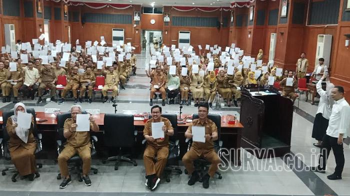 Pejabat se-Pemkot Surabaya Teken Pernyataan : Rela Dipecat Jika Ada Pungli di Instansi
