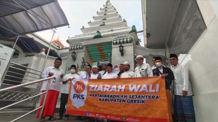 Ziarah ke Makam Para Wali, Pengurus PKS Gresik Bertekad Teladani Perjuangan Menjaga Indonesia