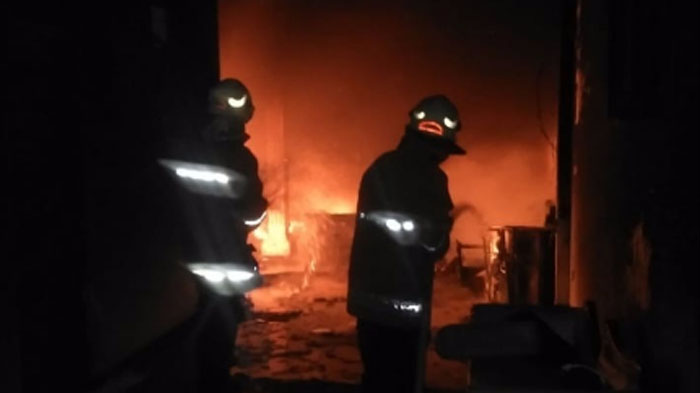 BREAKING NEWS - Rumah di Ketapang Besar Surabaya Terbakar Malam ini
