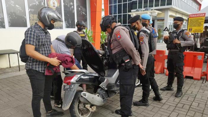 Respons Peristiwa Ledakan Bom di Polsek Astana Anyar Bandung, Akses Masuk Mapolres Gresik Diperketat