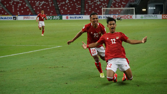 pratama-arhan-dan-irfan-jaya-saat-merayakan-gol-di-piala-aff-2020.jpg