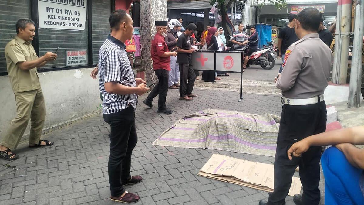 pria-tak-dikenal-meninggal-mendadak-di-Kebomas-Gresik-Jatimjpg.jpg
