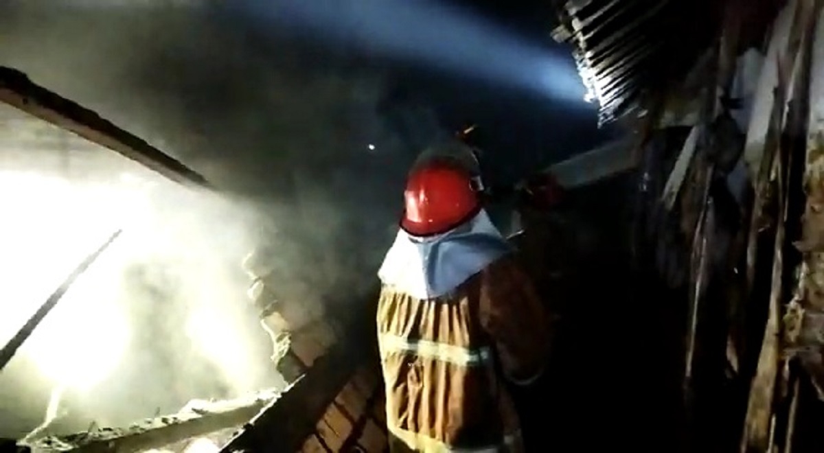 Buang Putung Rokok Sembarangan Rumah Warga di Gresik Ludes Dilalap Api