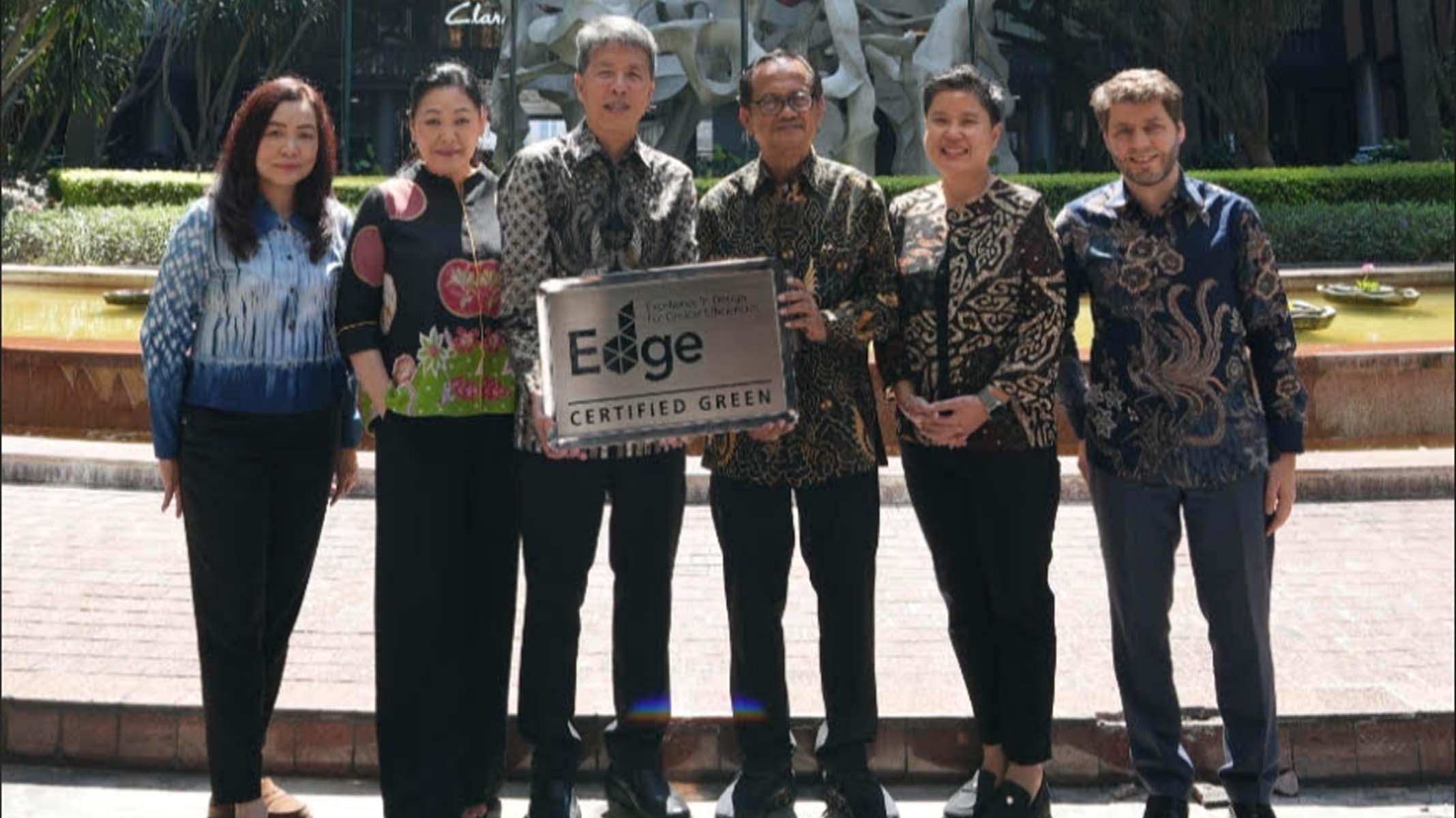 pt-pakuwon-jati-penghargaan-edge-IFC.jpg