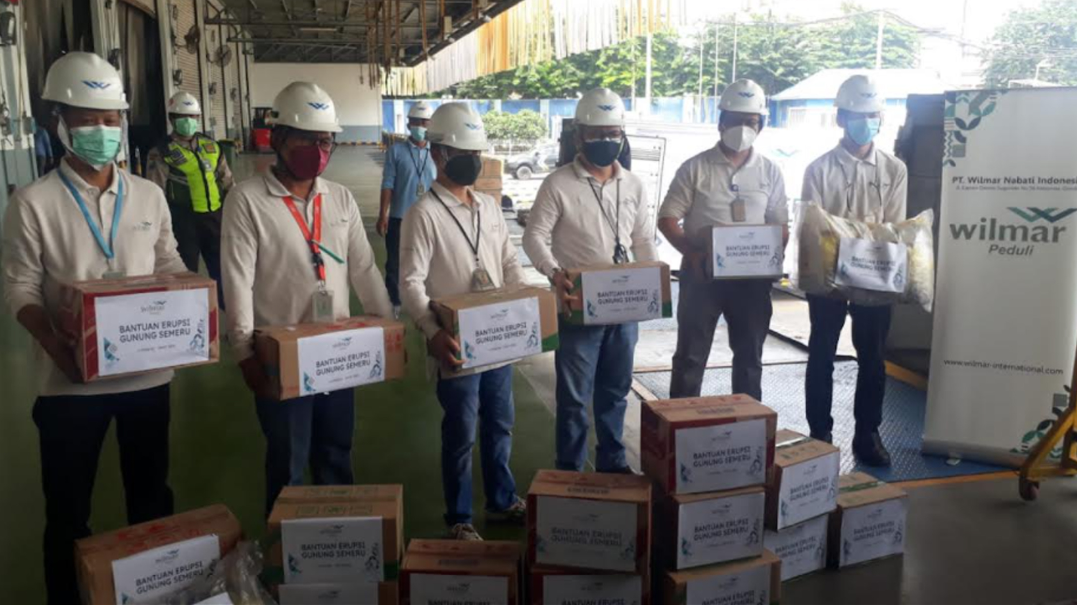 pt-wni-menyiapkan-bantuan-ke-posko-korban-gunung-semberu-meletus-di-lumajang.jpg
