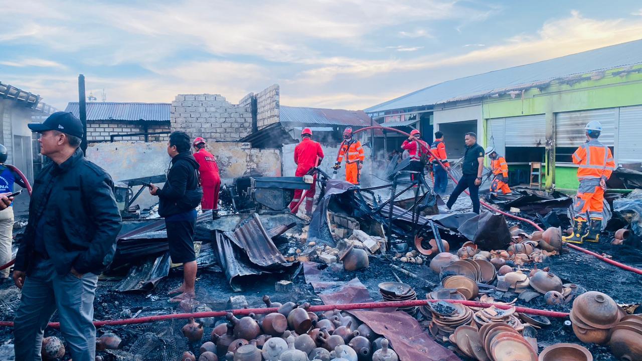puing-puing-kebakaran-pasar-baru-tuban.jpg