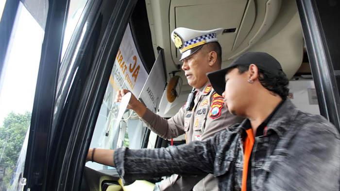 Ramp Check dan Tes Urine di Terminal Trenggalek, Petugas Temukan Sopir Bus Pakai Obat Penenang