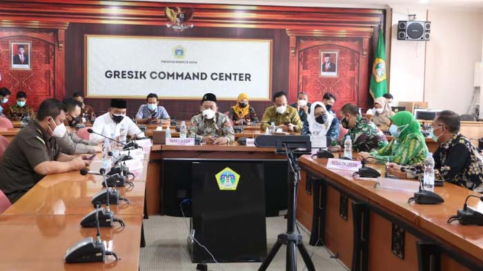 rapat-bersama-forkopimda-terkait-pelaksanaan-ppkm-di-kabupaten-gresik.jpg