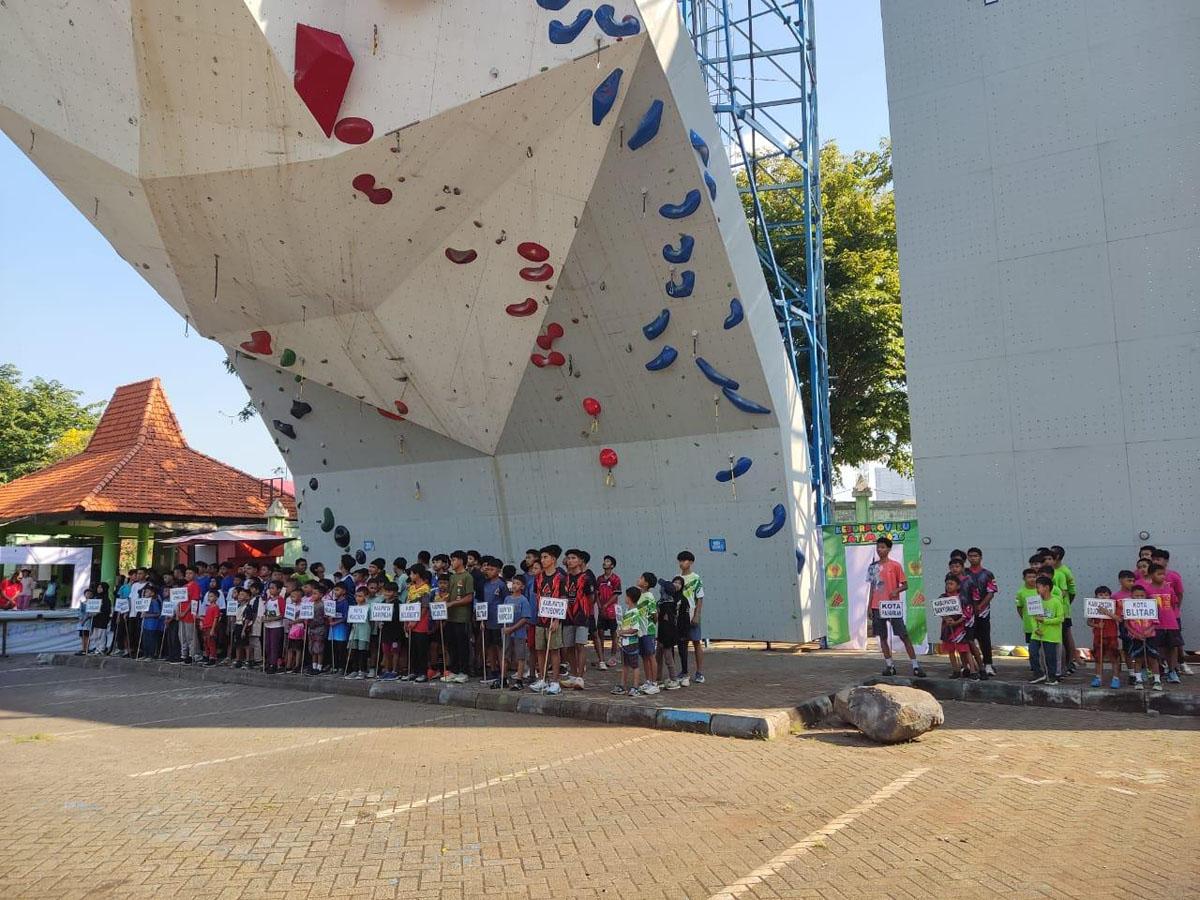 ratusan-atlet-ikut-Kejurprov-Panjat-tebing-Jatim-2026.jpg