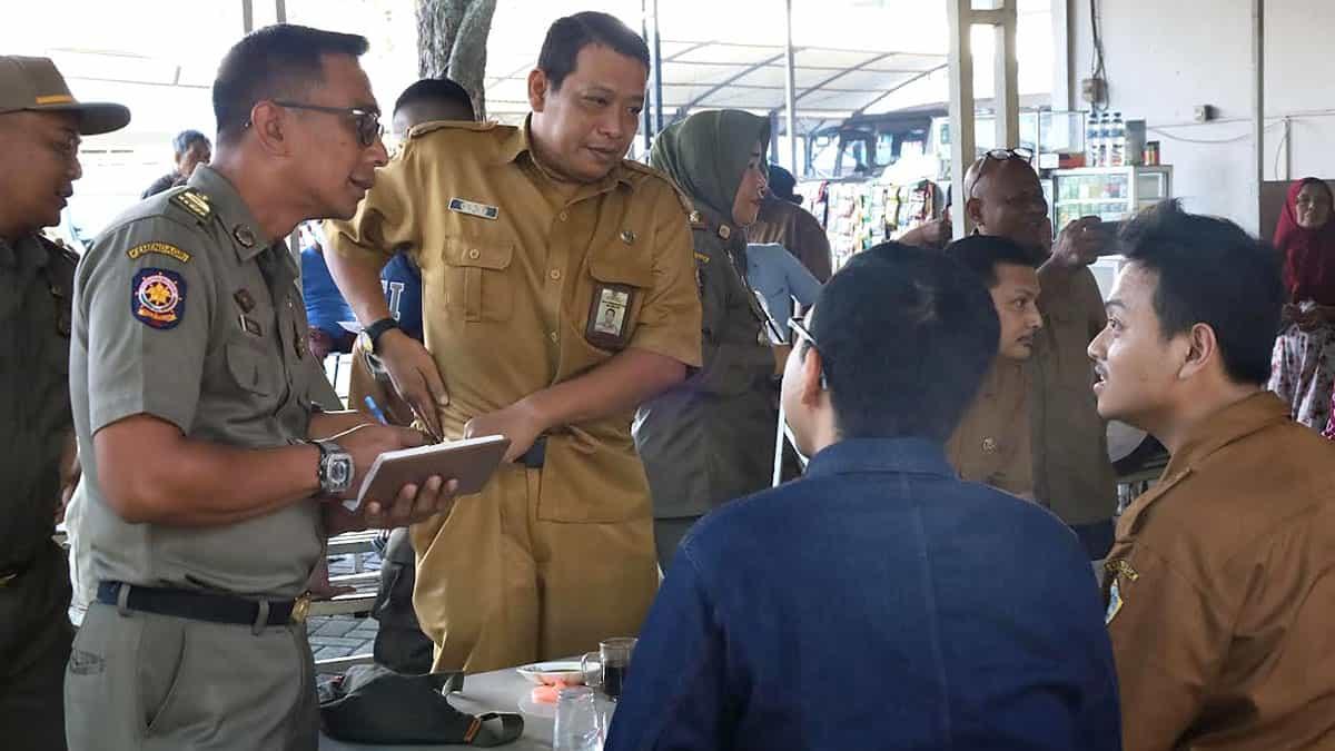 razia-ASN-di-Gresik-Jatim-1442026.jpg