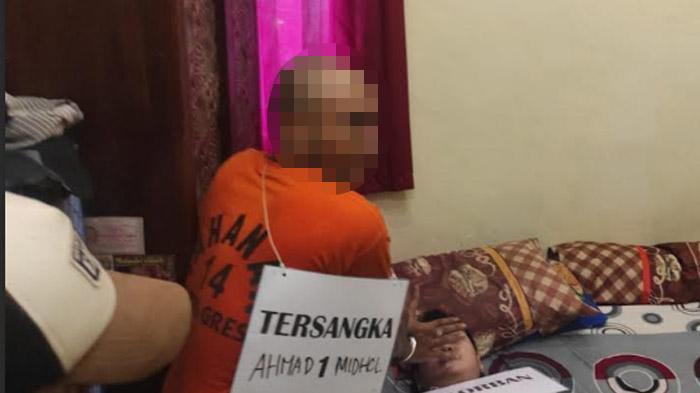 Rekonstruksi Pembunuhan di Gresik, Pelaku Ketahuan Hingga Nekat Tusuk Korban di Depan Putrinya