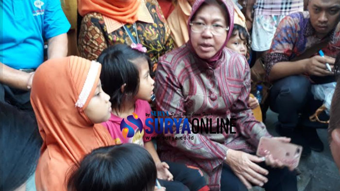 Di Eks Lokalisasi Dolly, Risma Tak Sengaja Bertemu Bocah yang Ayah-Ibunya Meninggal karena HIV/AIDS